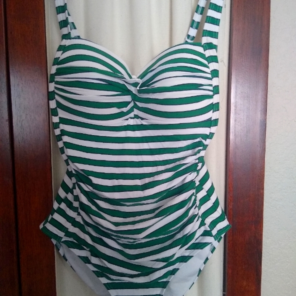 Niptuck Swim Multi Fit Cup Size 6 Green